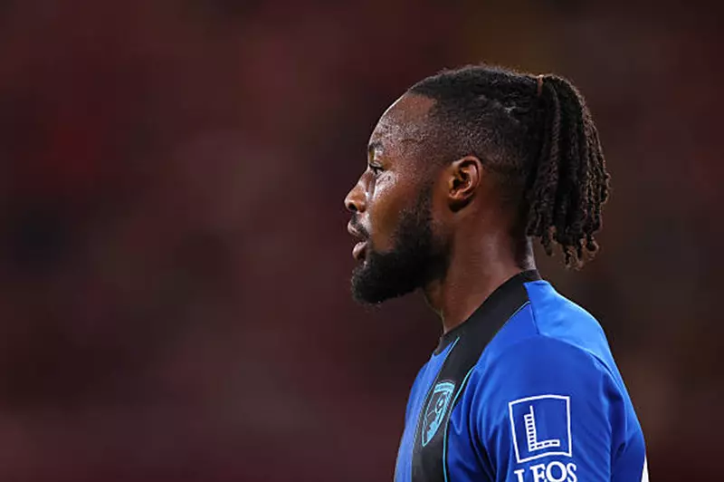 سيمنيو يستنكر العنصرية في مواجهة ليفربول وبورنموث