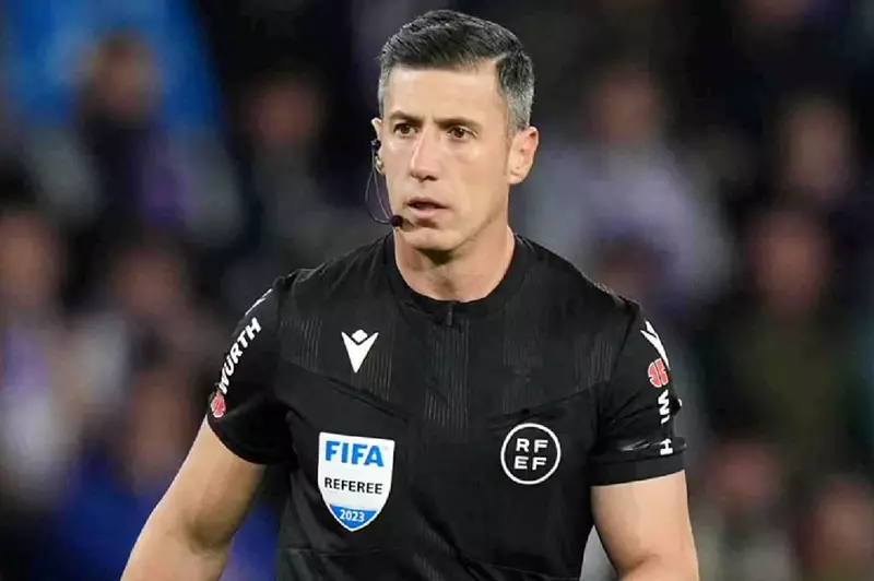 أدار القمة الأخيرة.. سوتو جرادو حكما لمباراة ريال مدريد وبرشلونة في الكلاسيكو