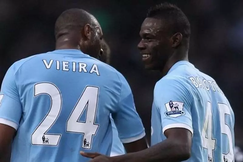 بدأت في مانشستر سيتي.. حرب التصريحات مستمرة بين بالوتيلي وفييرا منذ 15 عاما